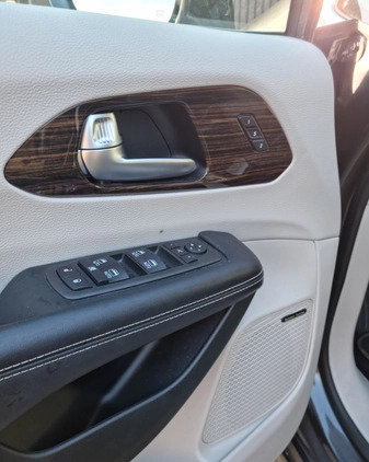Chrysler Pacifica cena 229900 przebieg: 28700, rok produkcji 2022 z Gostyń małe 326